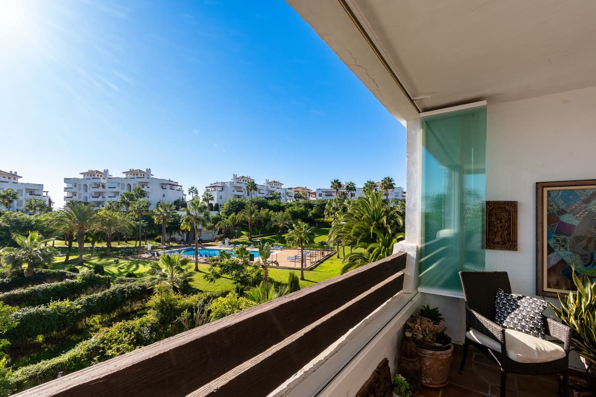 Middle Floor Apartment in Estepona — photo 2 of 10