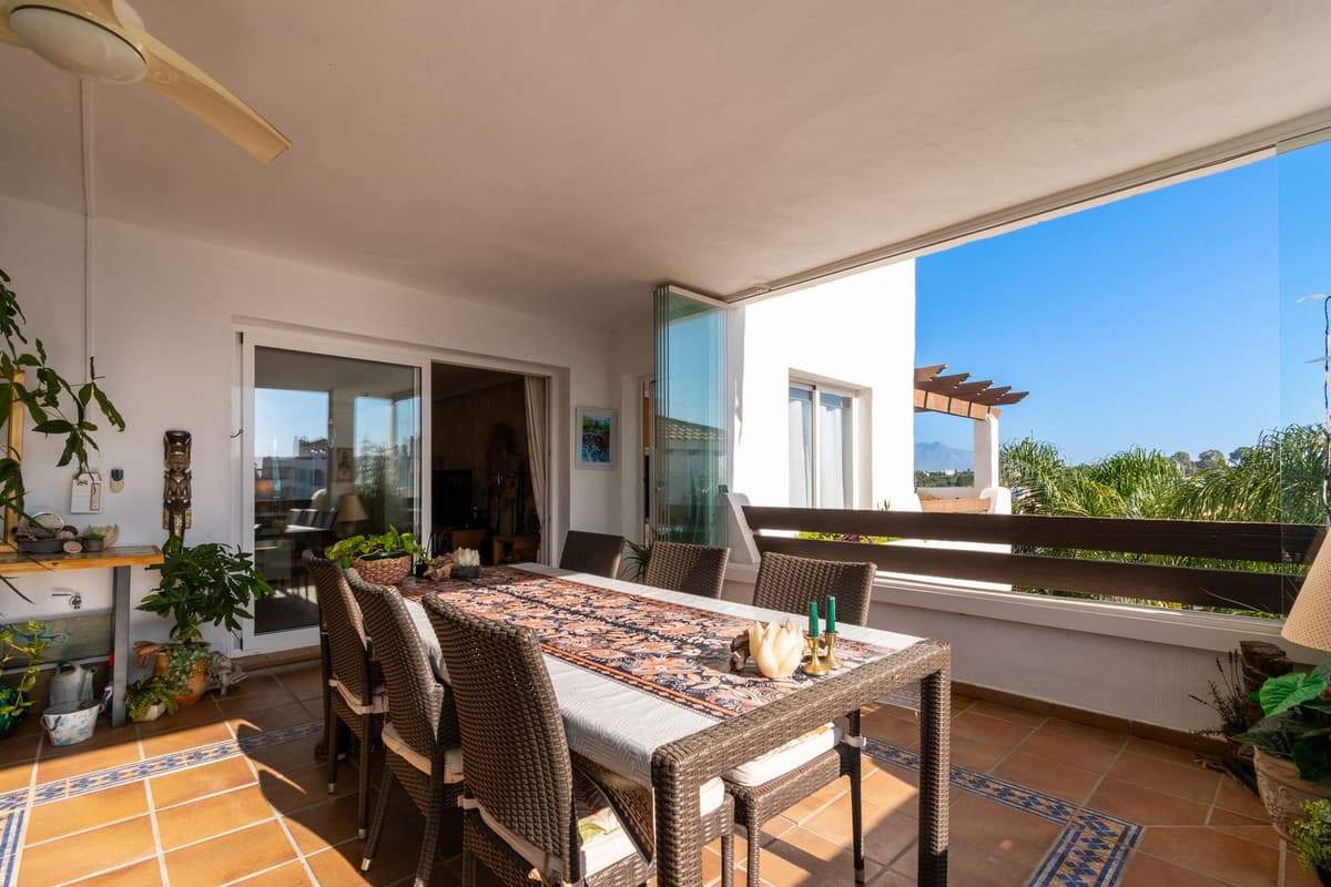 Middle Floor Apartment in Estepona — photo 3 of 10