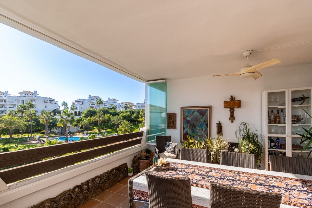 Middle Floor Apartment in Estepona — photo 4 of 10