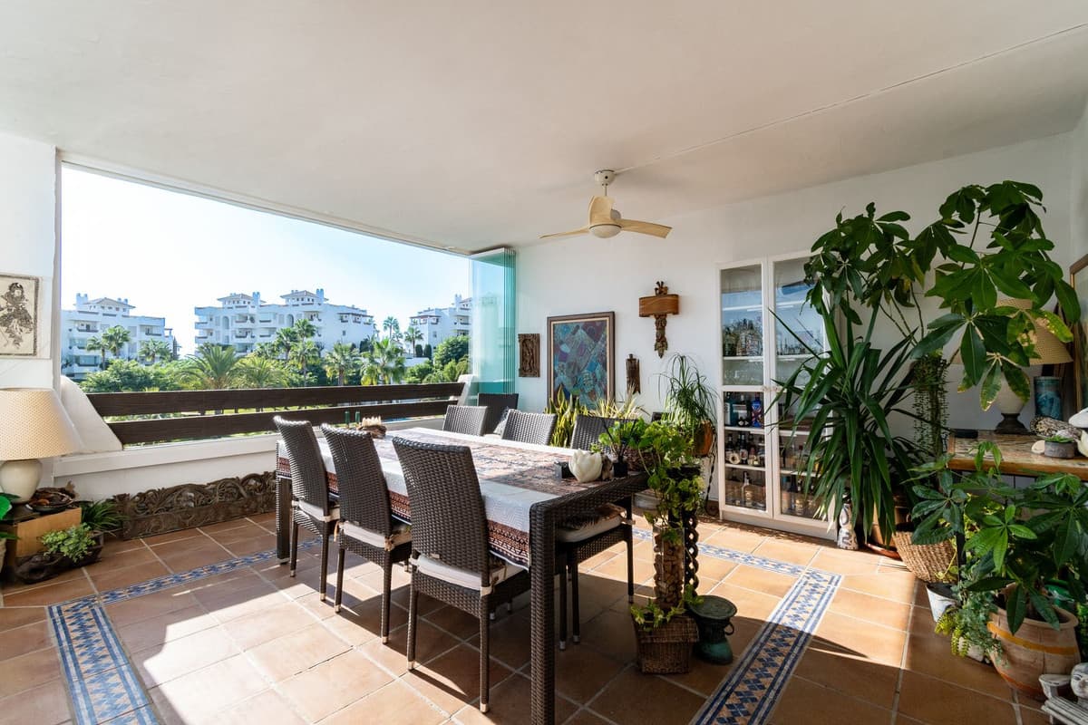Middle Floor Apartment in Estepona — photo 5 of 10