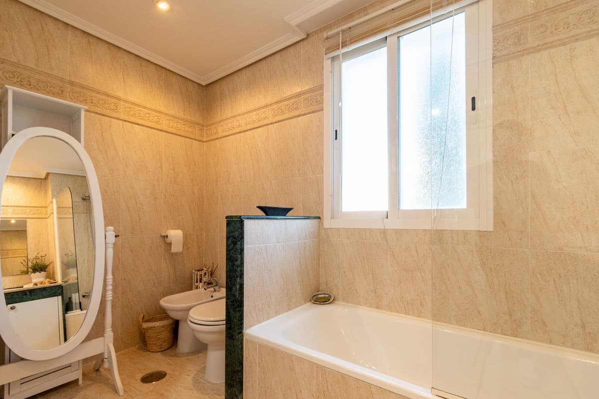 Middle Floor Apartment in Estepona — photo 6 of 10
