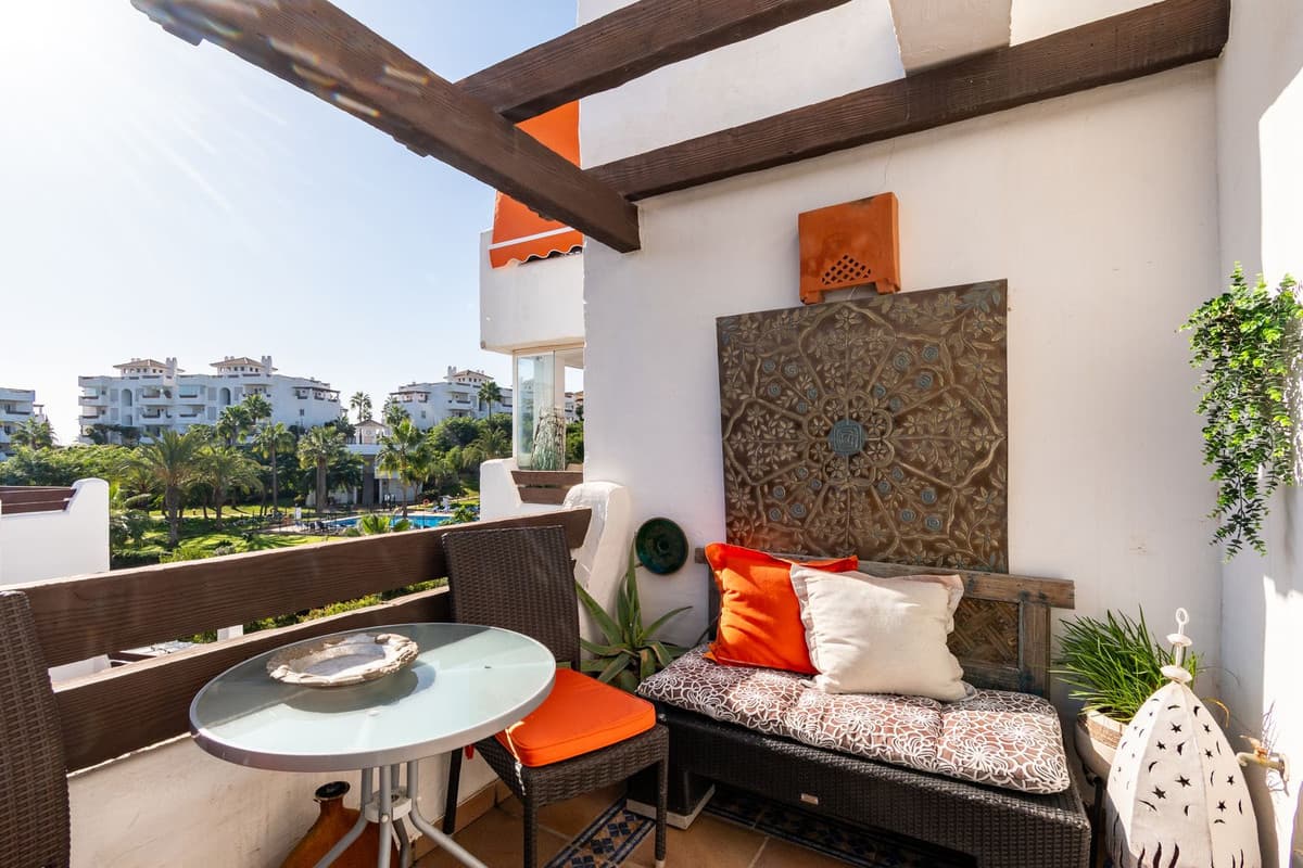 Middle Floor Apartment in Estepona — photo 7 of 10