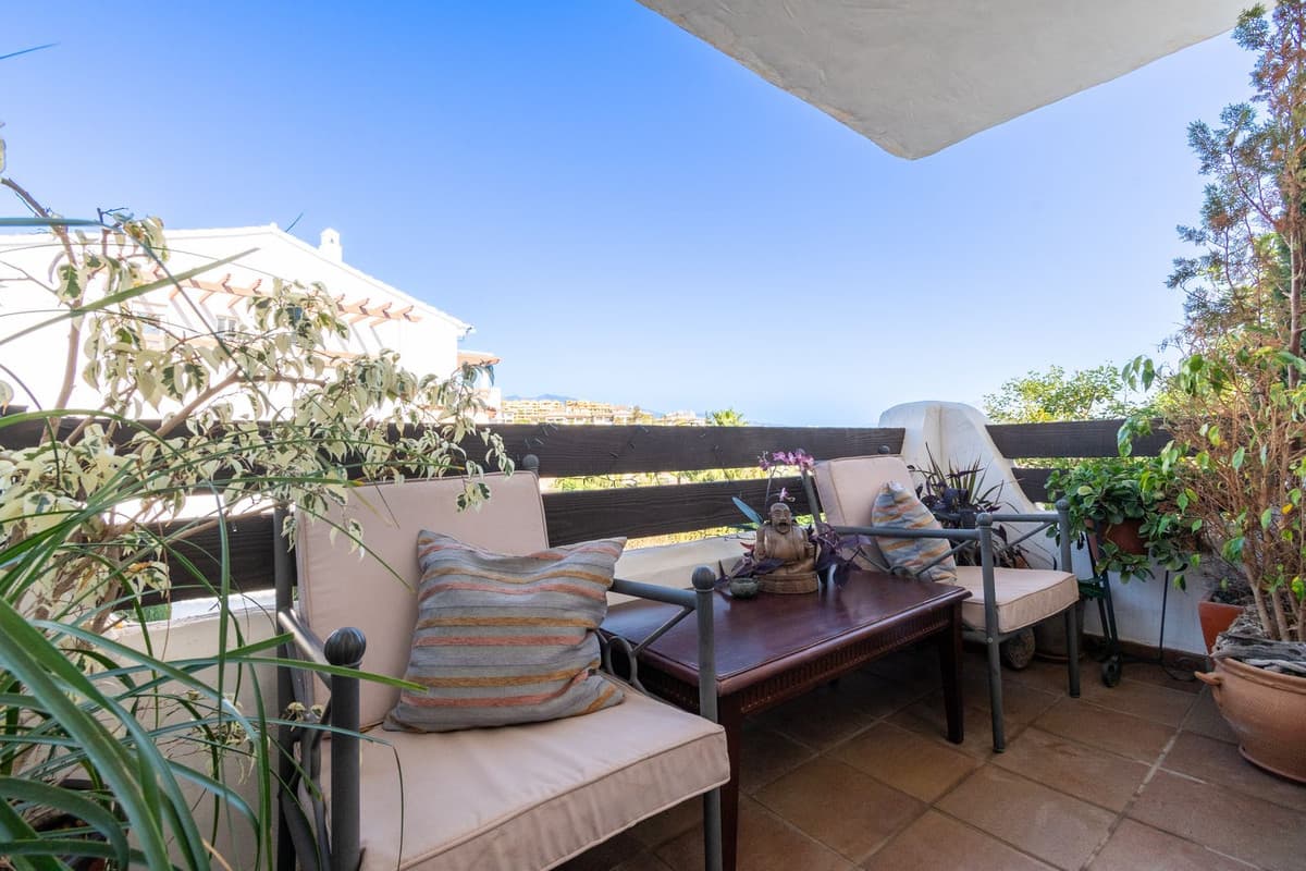 Middle Floor Apartment in Estepona — photo 8 of 10