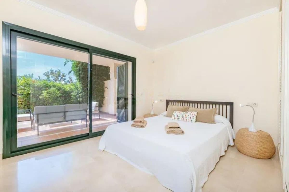 Middle Floor Apartment in Marbella — photo 2 of 10
