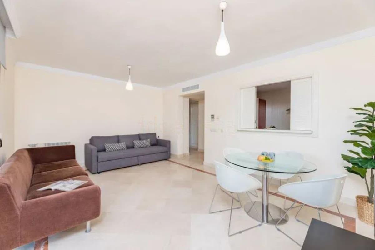 Middle Floor Apartment in Marbella — photo 9 of 10