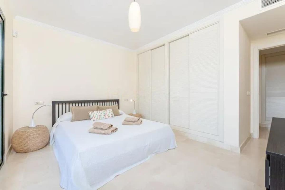 Middle Floor Apartment in Marbella — photo 10 of 10
