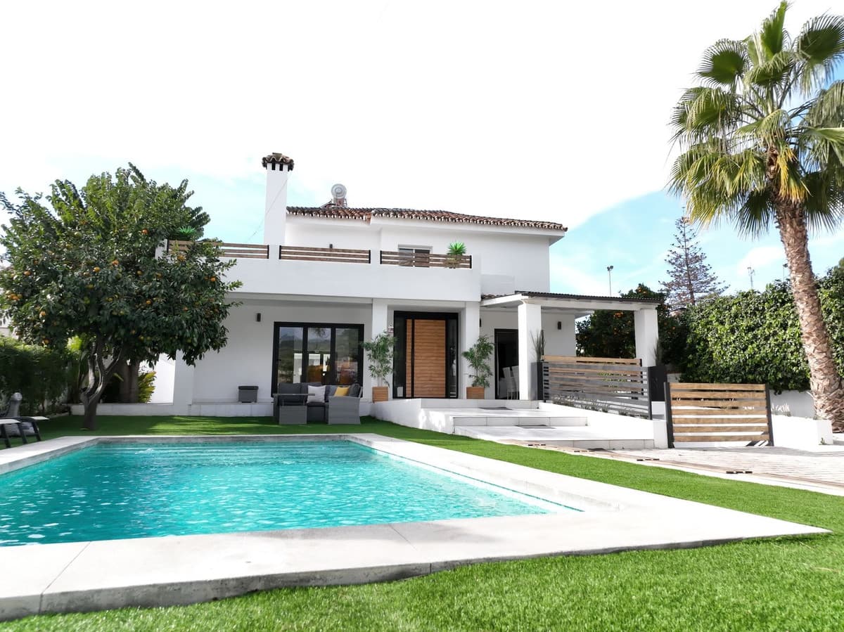 Detached Villa in Marbella — photo 1 of 10