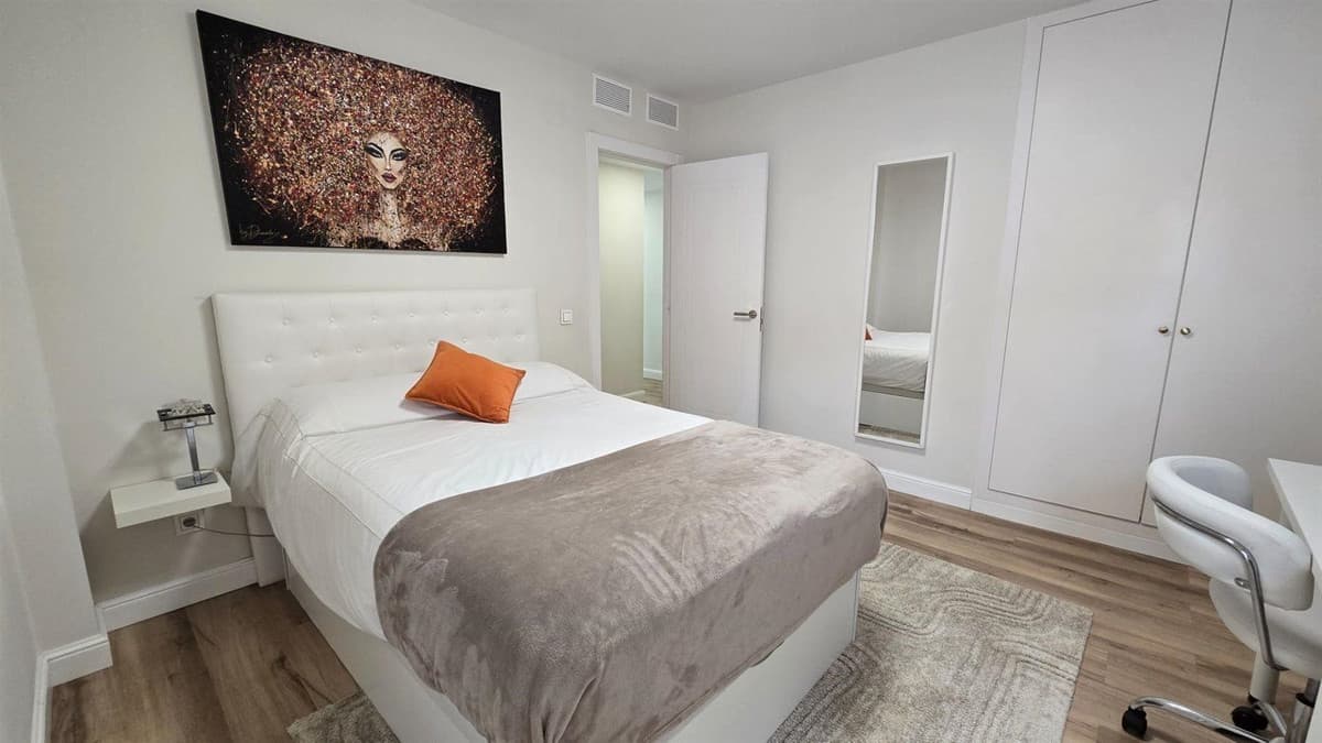 Middle Floor Apartment in Benalmadena — photo 8 of 10