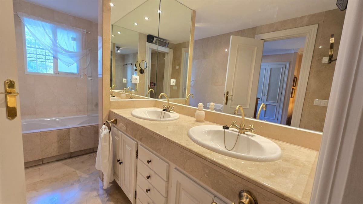 Ground Floor Apartment in La Quinta — photo 9 of 10