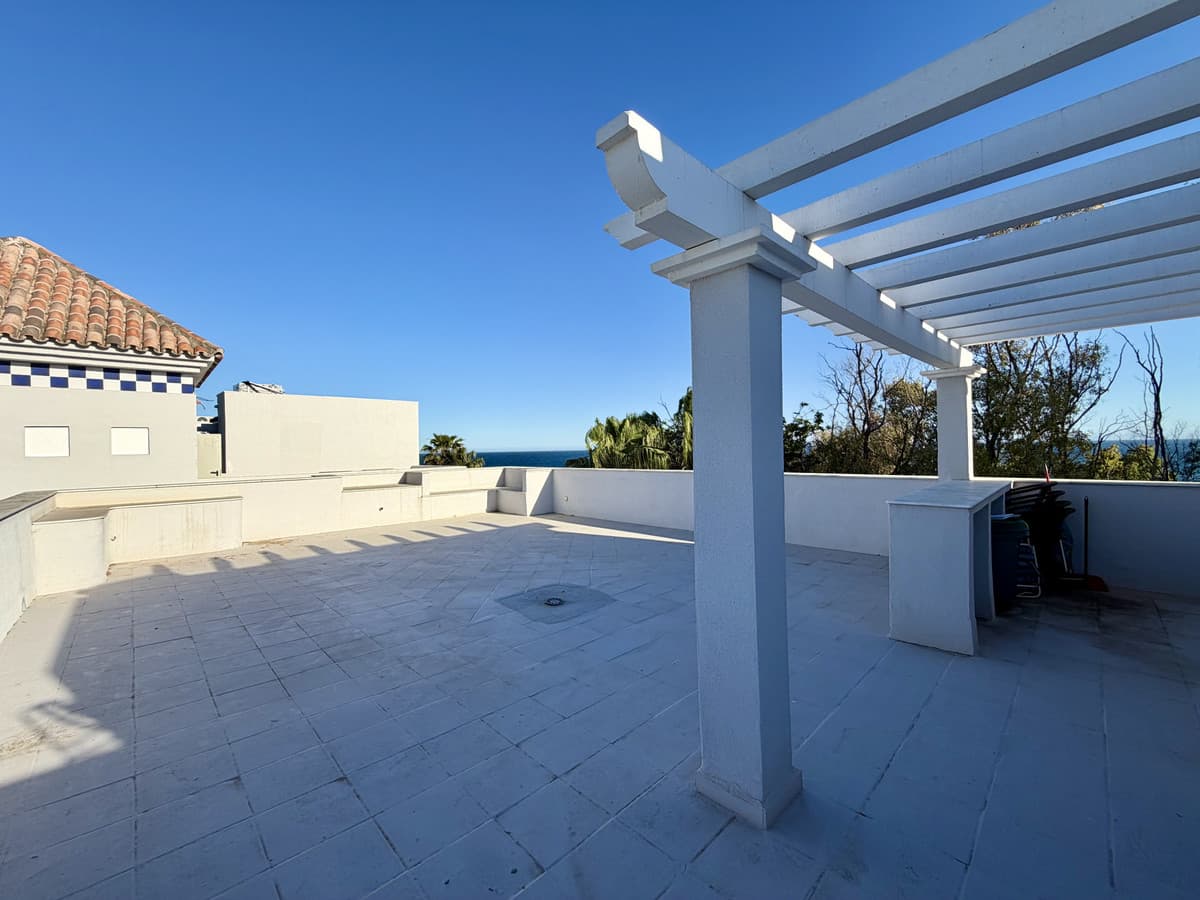 Penthouse Duplex in Estepona — photo 1 of 10
