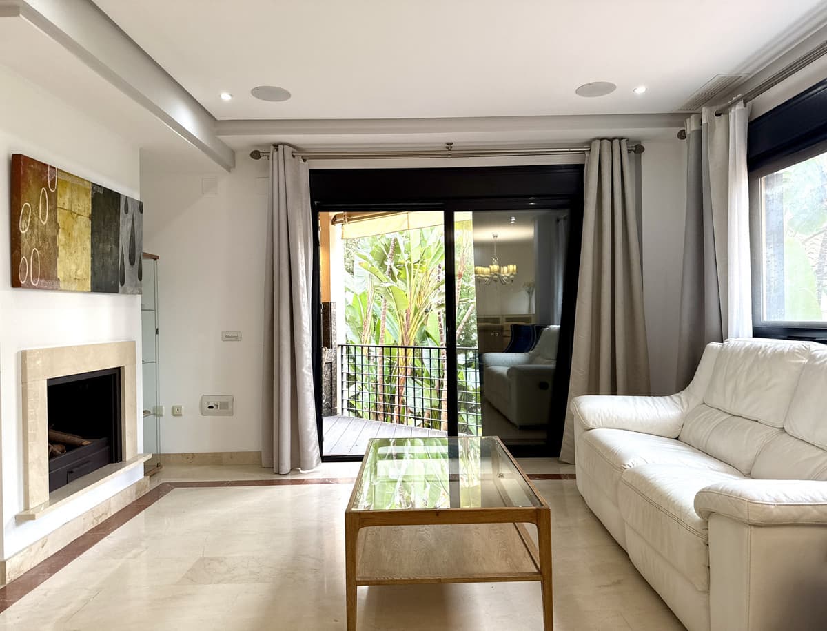 Middle Floor Apartment in Puerto Banús — photo 4 of 10