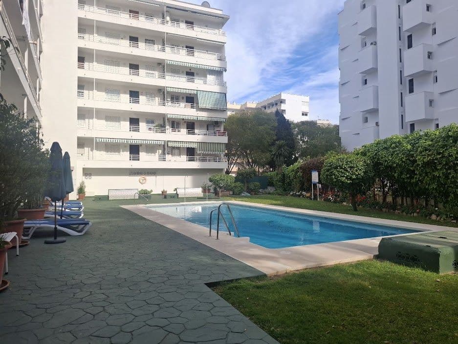 Middle Floor Apartment in Marbella — photo 1 of 10