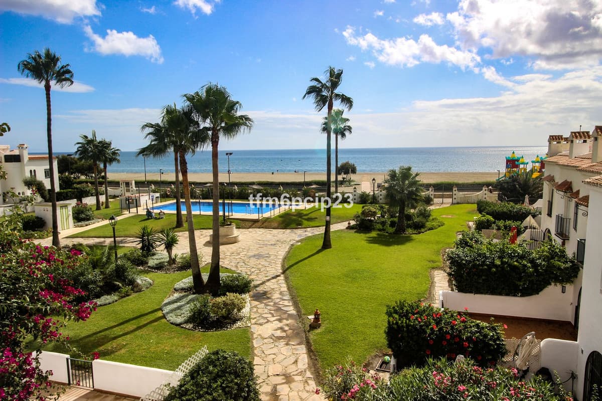 Semi-Detached House in Casares Playa — photo 1 of 10