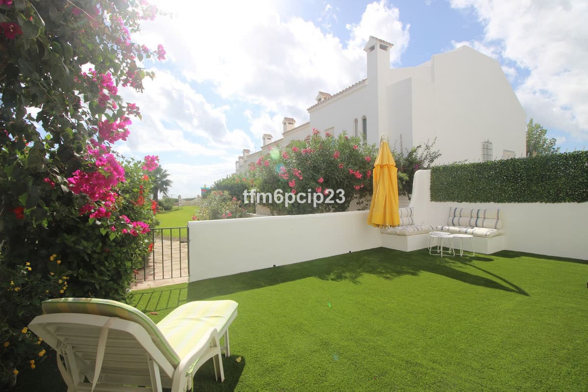 Semi-Detached House in Casares Playa — photo 9 of 10