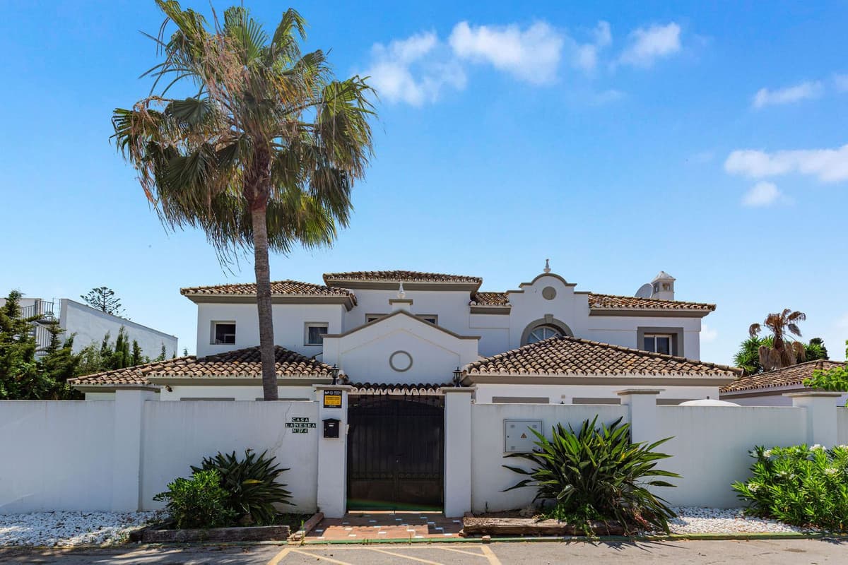 Detached Villa in Estepona — photo 2 of 10