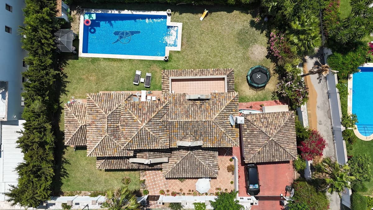 Detached Villa in Estepona — photo 3 of 10