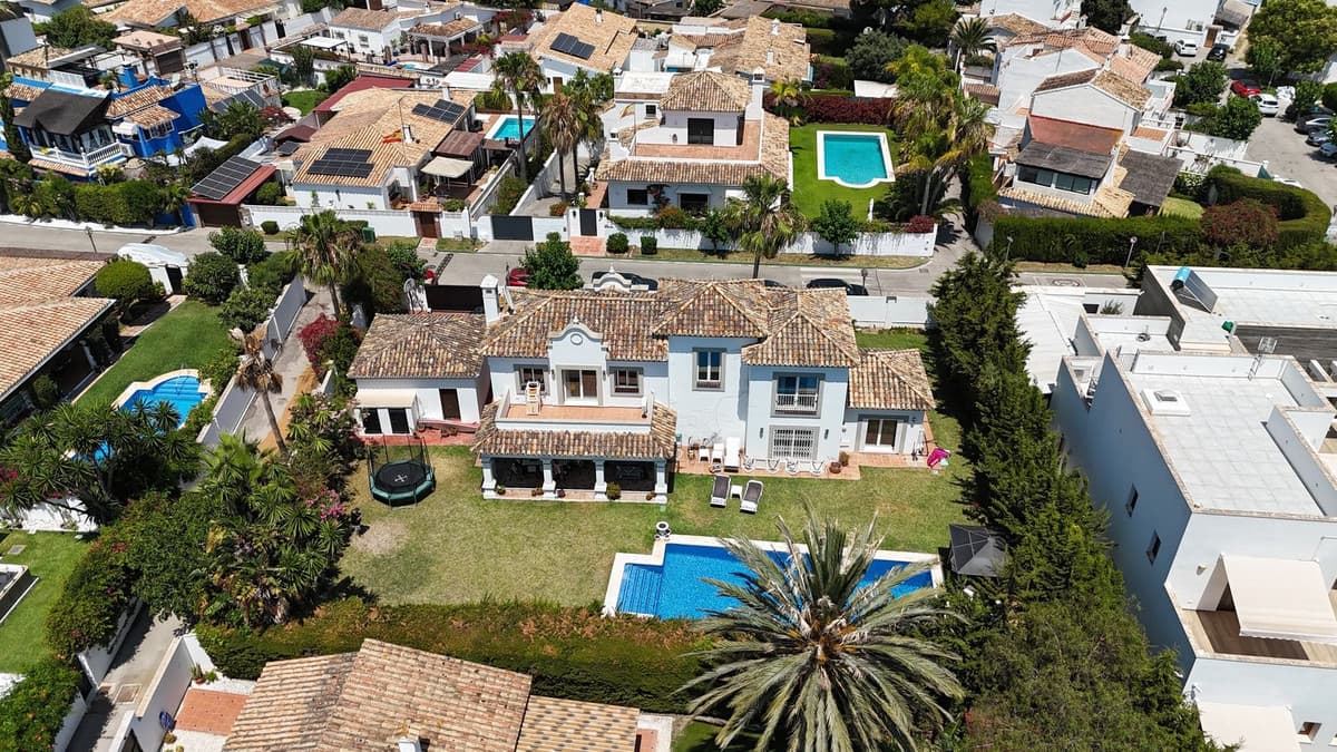 Detached Villa in Estepona — photo 4 of 10