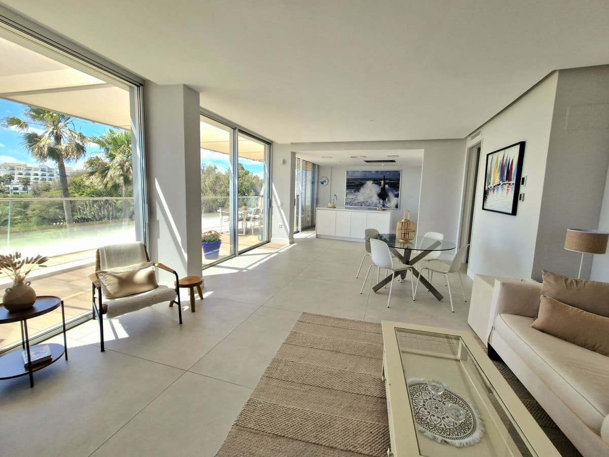 Middle Floor Apartment in Estepona — photo 7 of 10