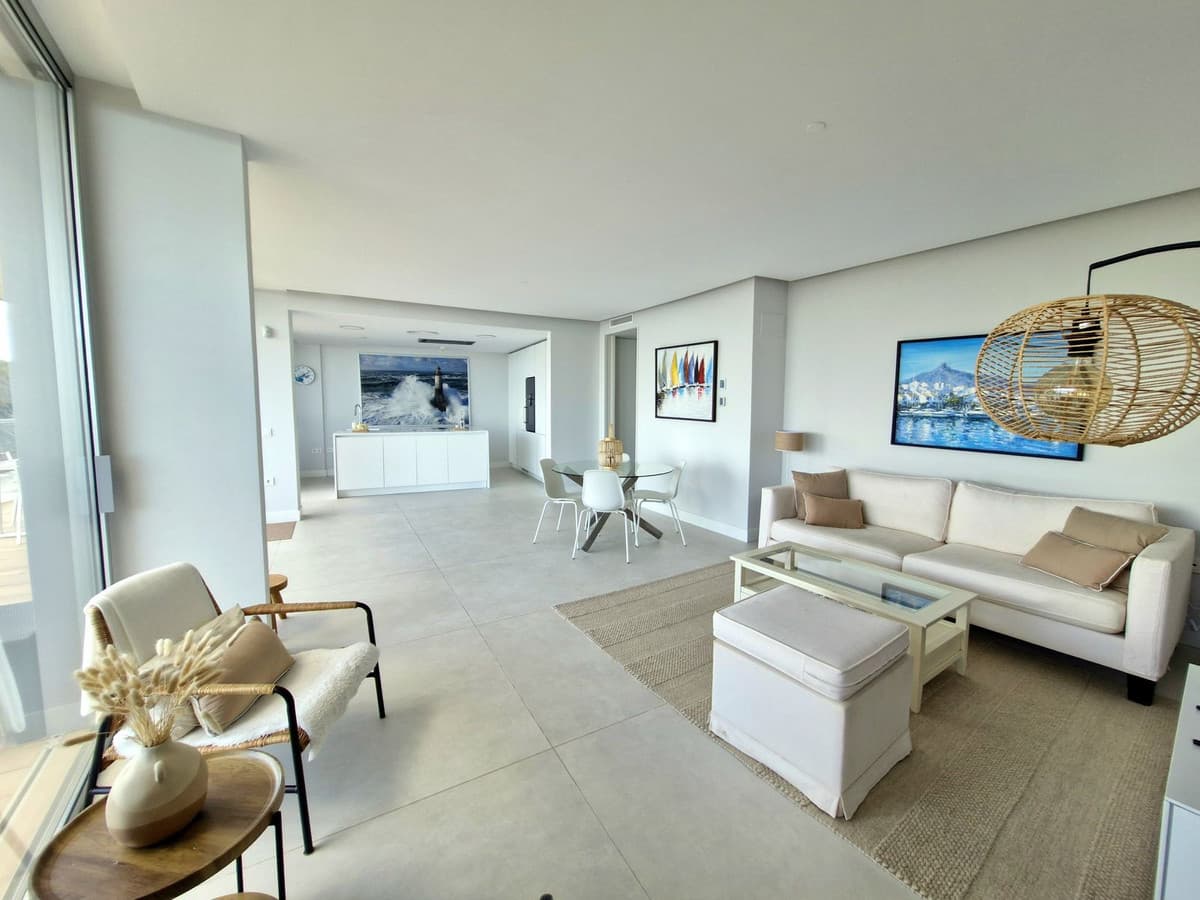 Middle Floor Apartment in Estepona — photo 10 of 10