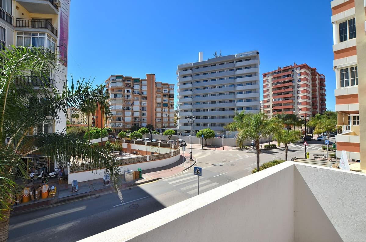 Middle Floor Apartment in Fuengirola — photo 1 of 10