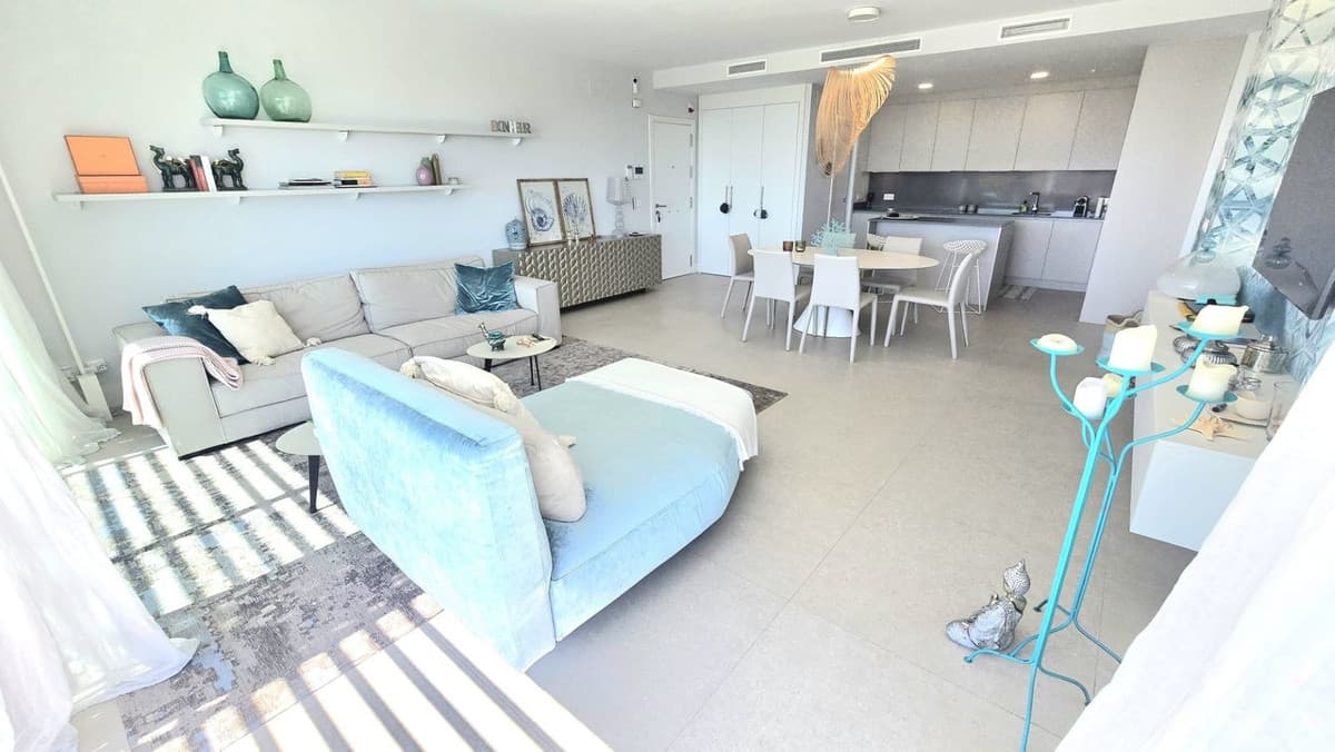 Middle Floor Apartment in Benahavís — photo 2 of 10