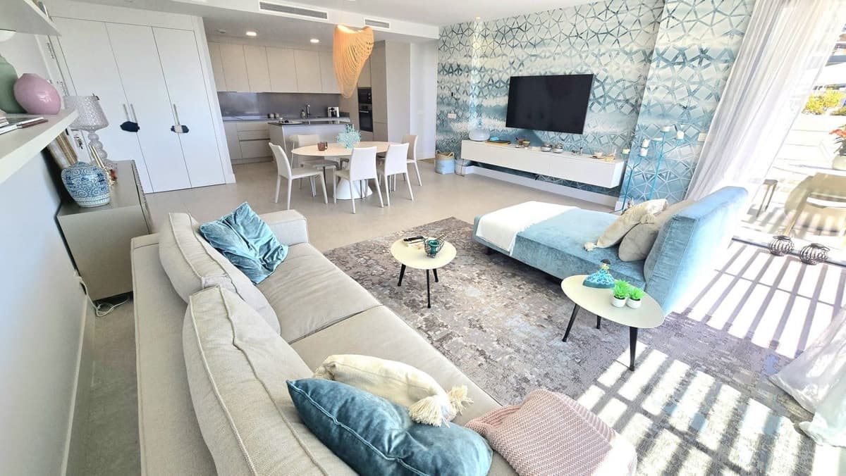 Middle Floor Apartment in Benahavís — photo 3 of 10