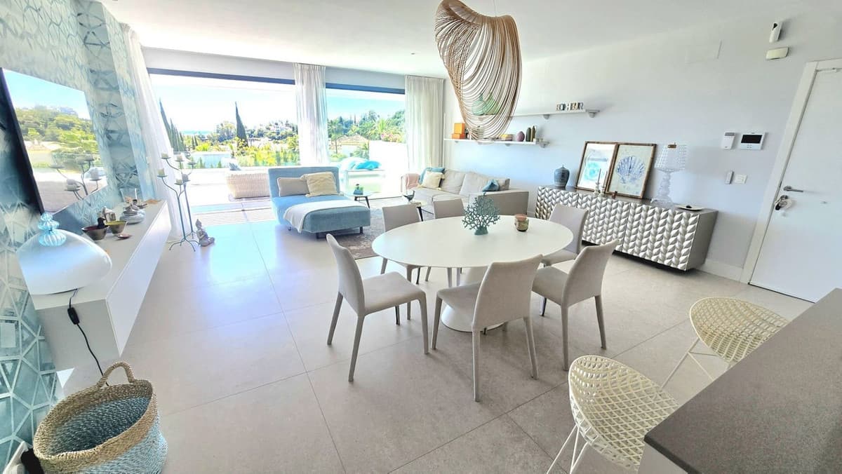 Middle Floor Apartment in Benahavís — photo 4 of 10
