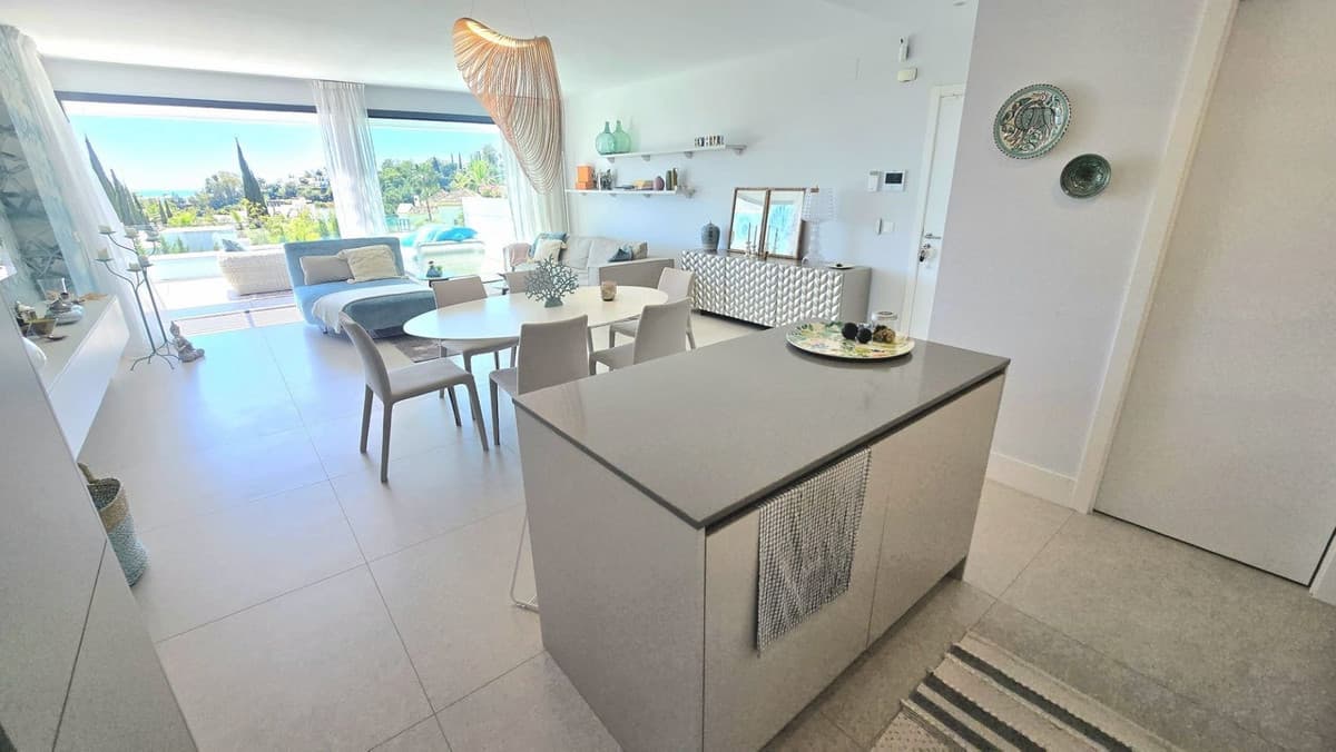 Middle Floor Apartment in Benahavís — photo 7 of 10