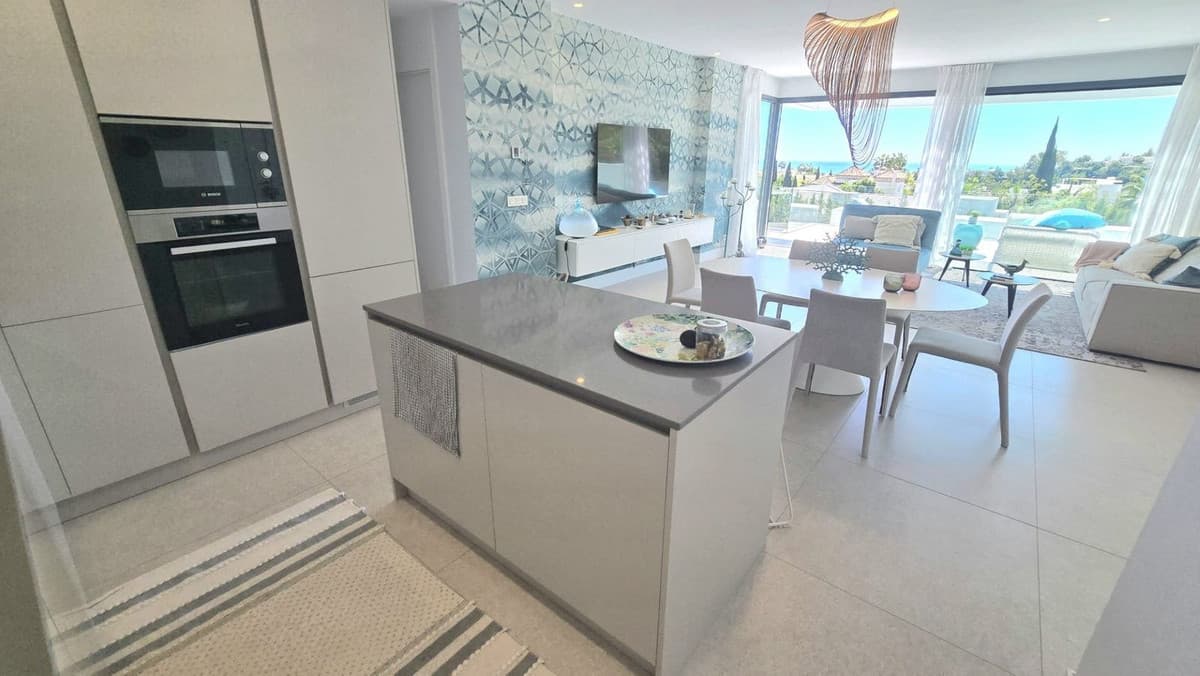 Middle Floor Apartment in Benahavís — photo 8 of 10