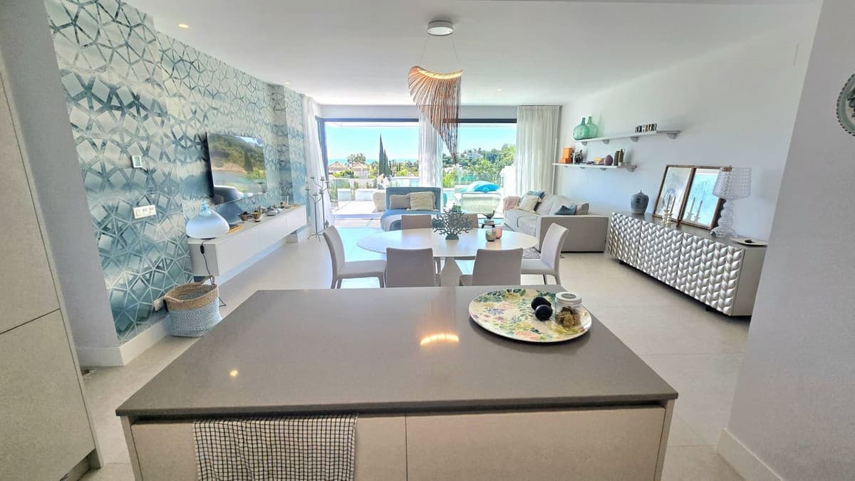 Middle Floor Apartment in Benahavís — photo 9 of 10