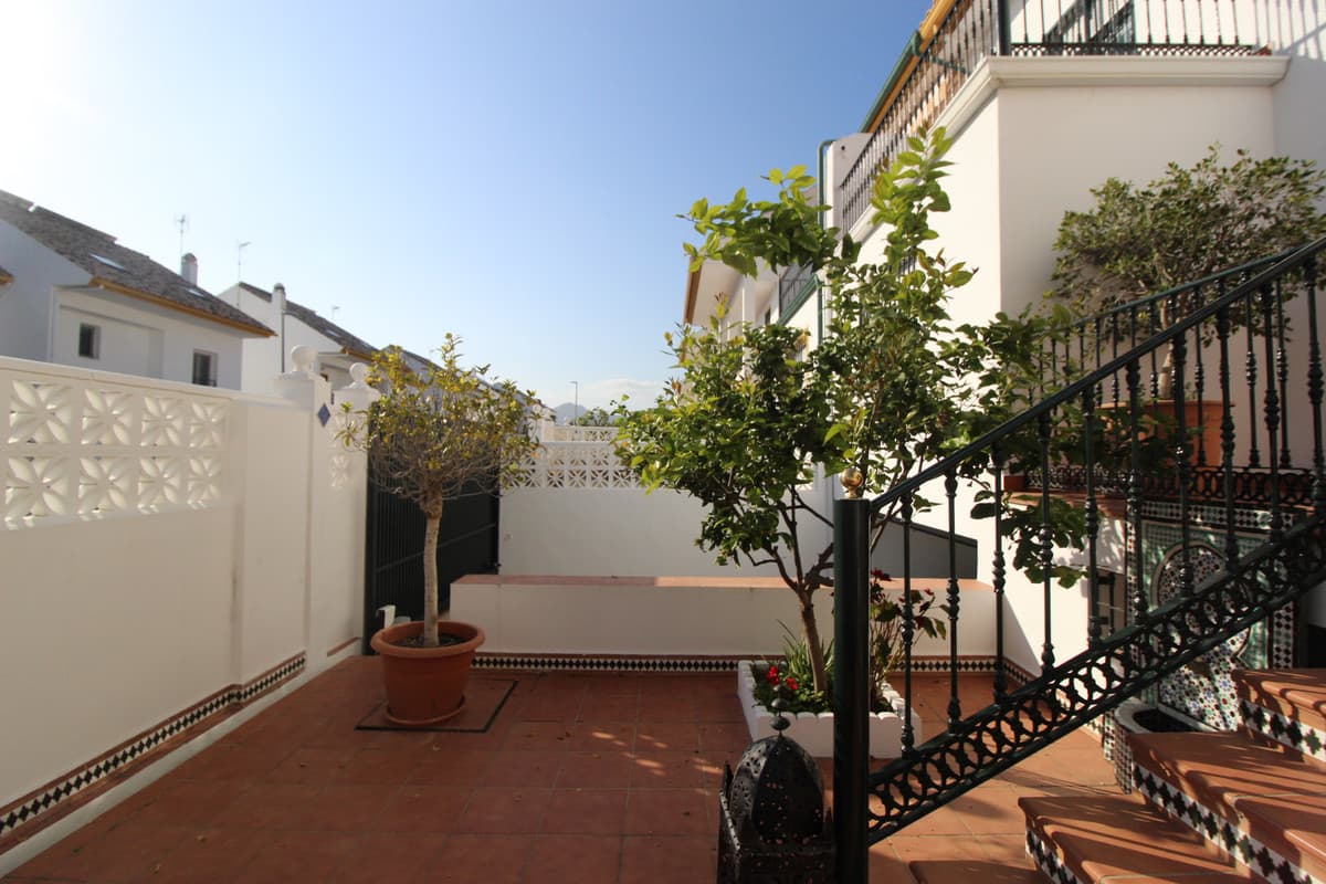 Townhouse in Guadalmina Alta — photo 1 of 10