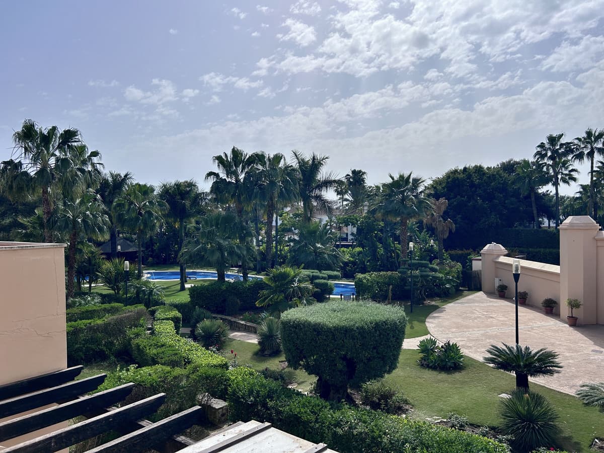 Middle Floor Apartment in Puerto Banús — photo 1 of 10