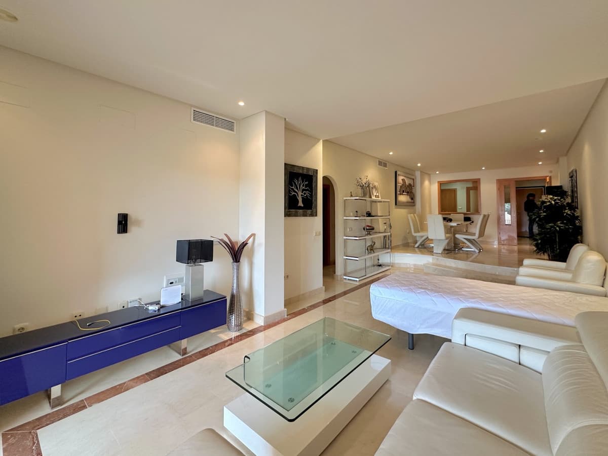 Middle Floor Apartment in Puerto Banús — photo 6 of 10