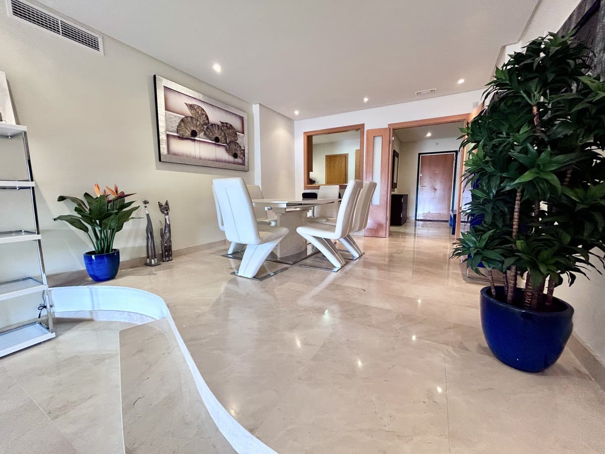 Middle Floor Apartment in Puerto Banús — photo 7 of 10