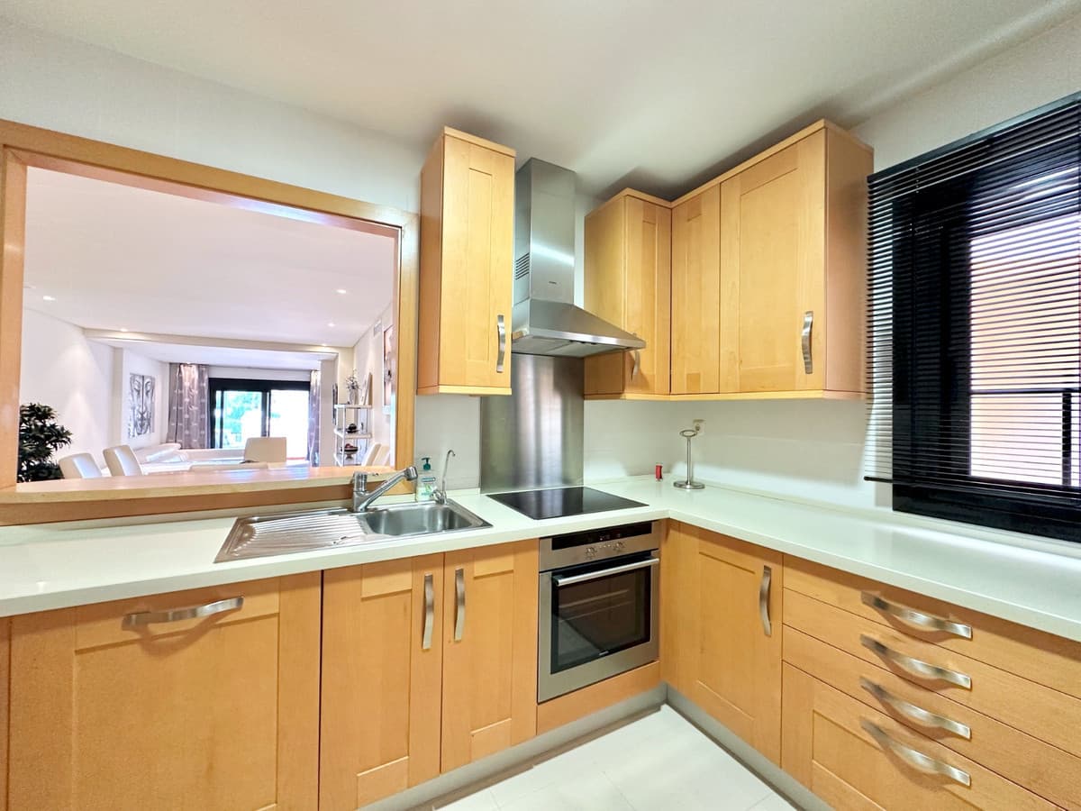 Middle Floor Apartment in Puerto Banús — photo 8 of 10