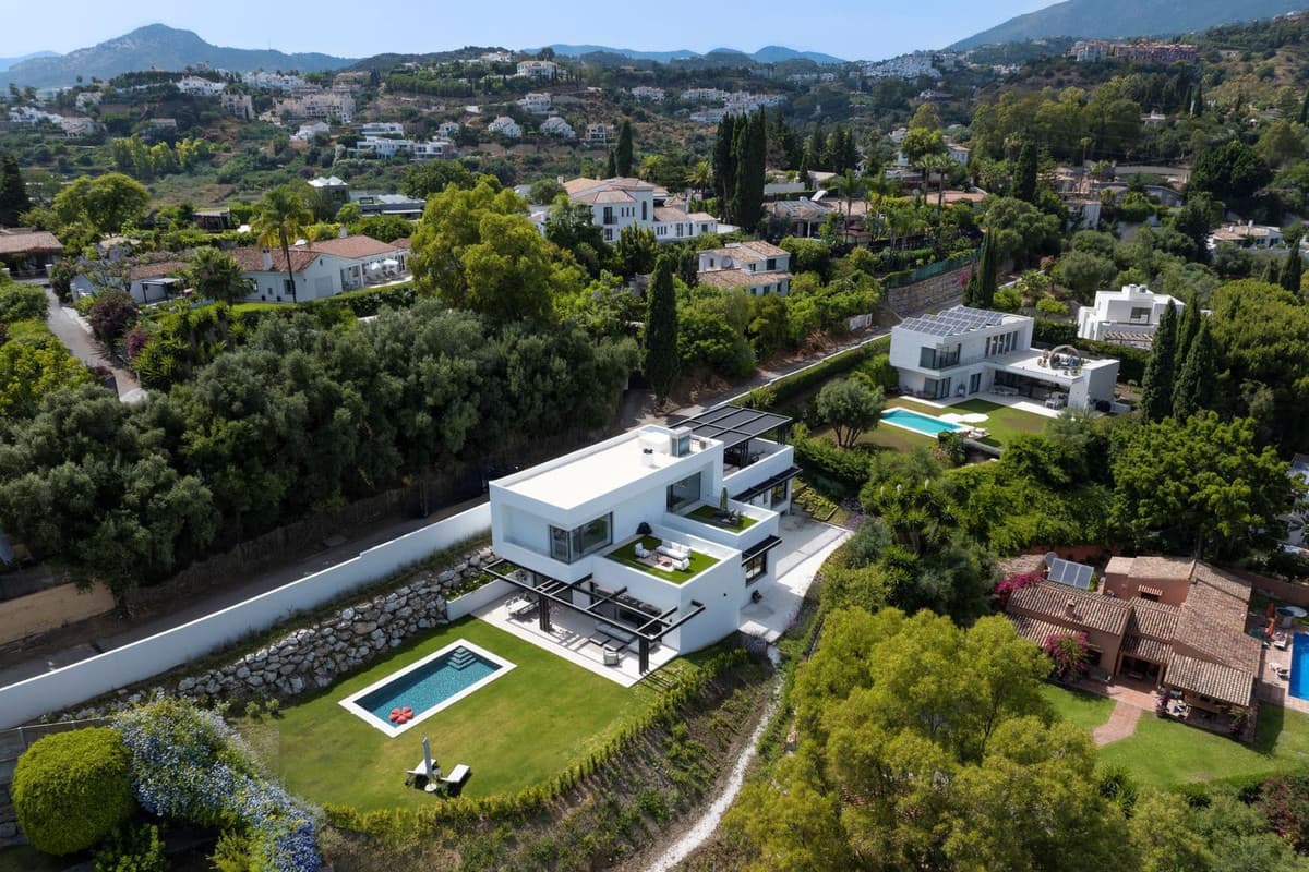 Detached Villa in Benahavís — photo 1 of 10