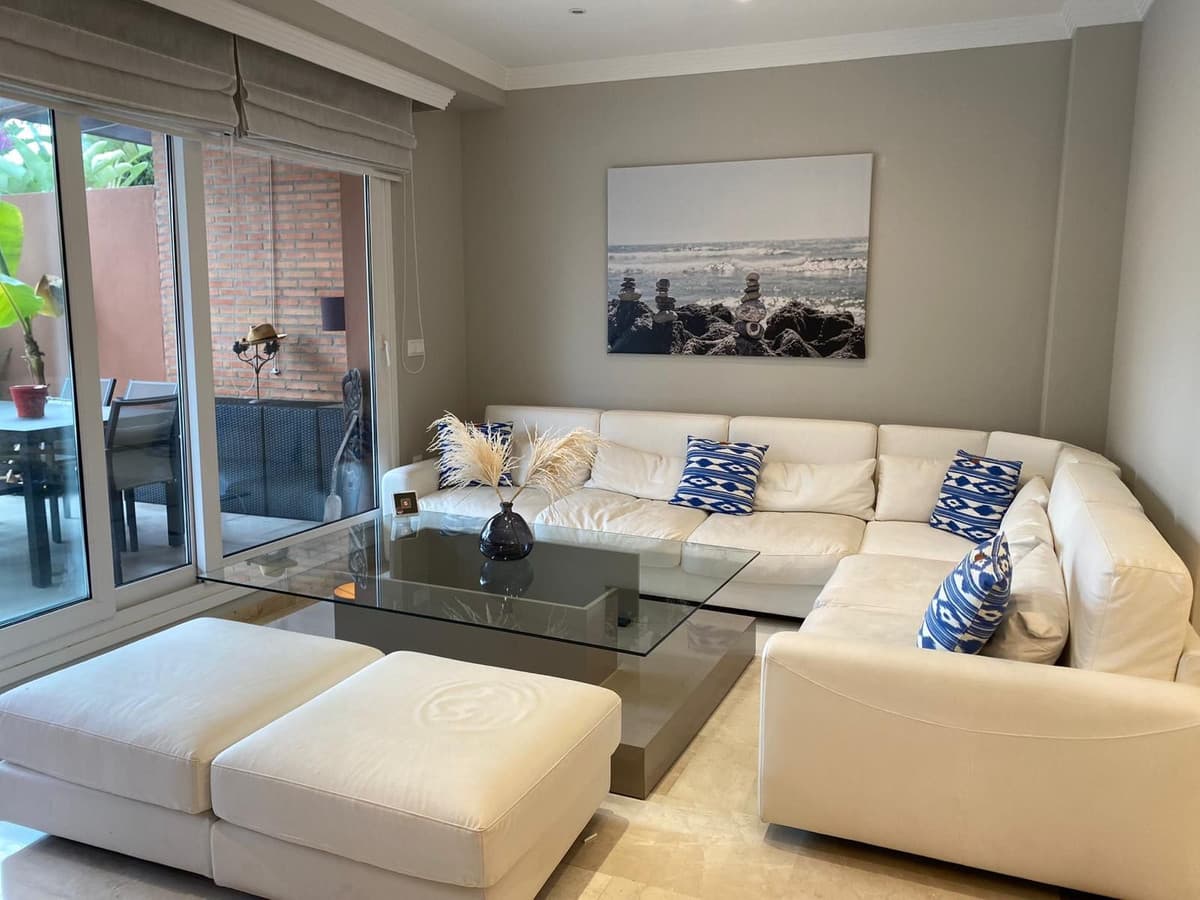 Townhouse in Los Monteros — photo 3 of 10