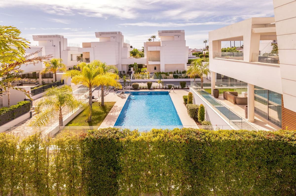 Detached Villa in San Pedro de Alcántara — photo 1 of 10