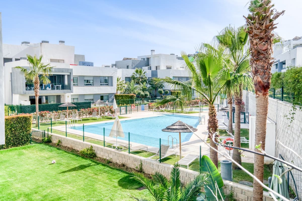 Middle Floor Apartment in Estepona — photo 1 of 10