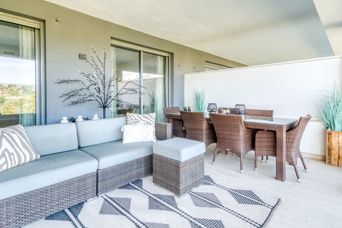 Middle Floor Apartment in Estepona — photo 3 of 10