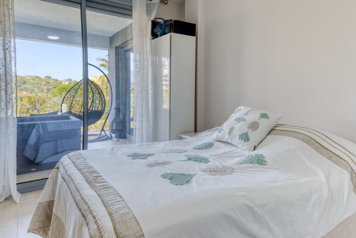 Middle Floor Apartment in Estepona — photo 9 of 10