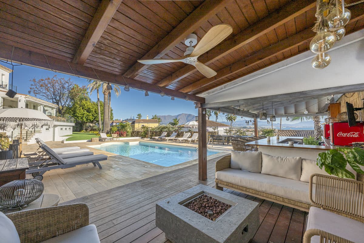 Detached Villa in La Duquesa — photo 1 of 10