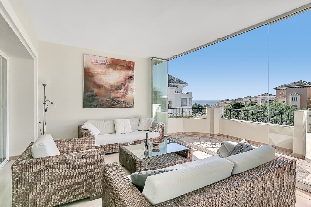Middle Floor Apartment in Marbella — photo 3 of 10