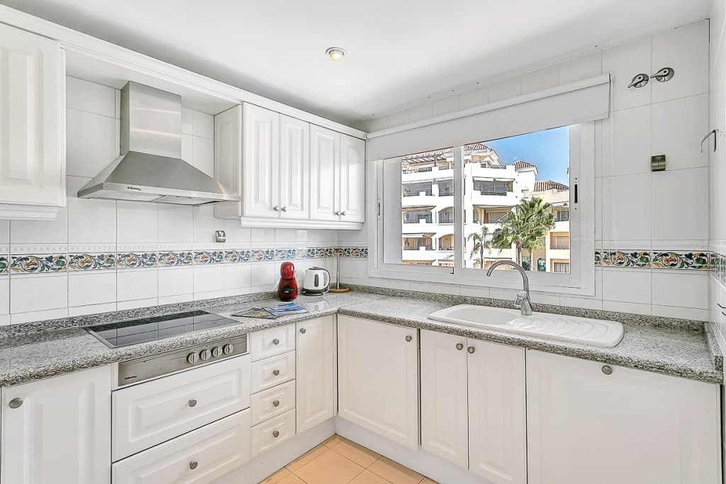 Middle Floor Apartment in Marbella — photo 5 of 10