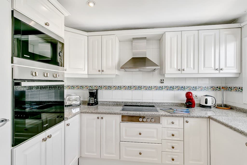 Middle Floor Apartment in Marbella — photo 6 of 10