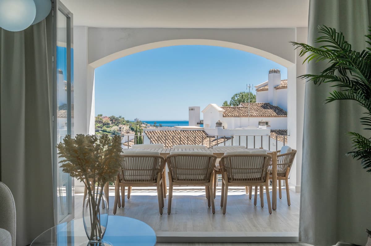 Middle Floor Apartment in Benahavís — photo 2 of 10