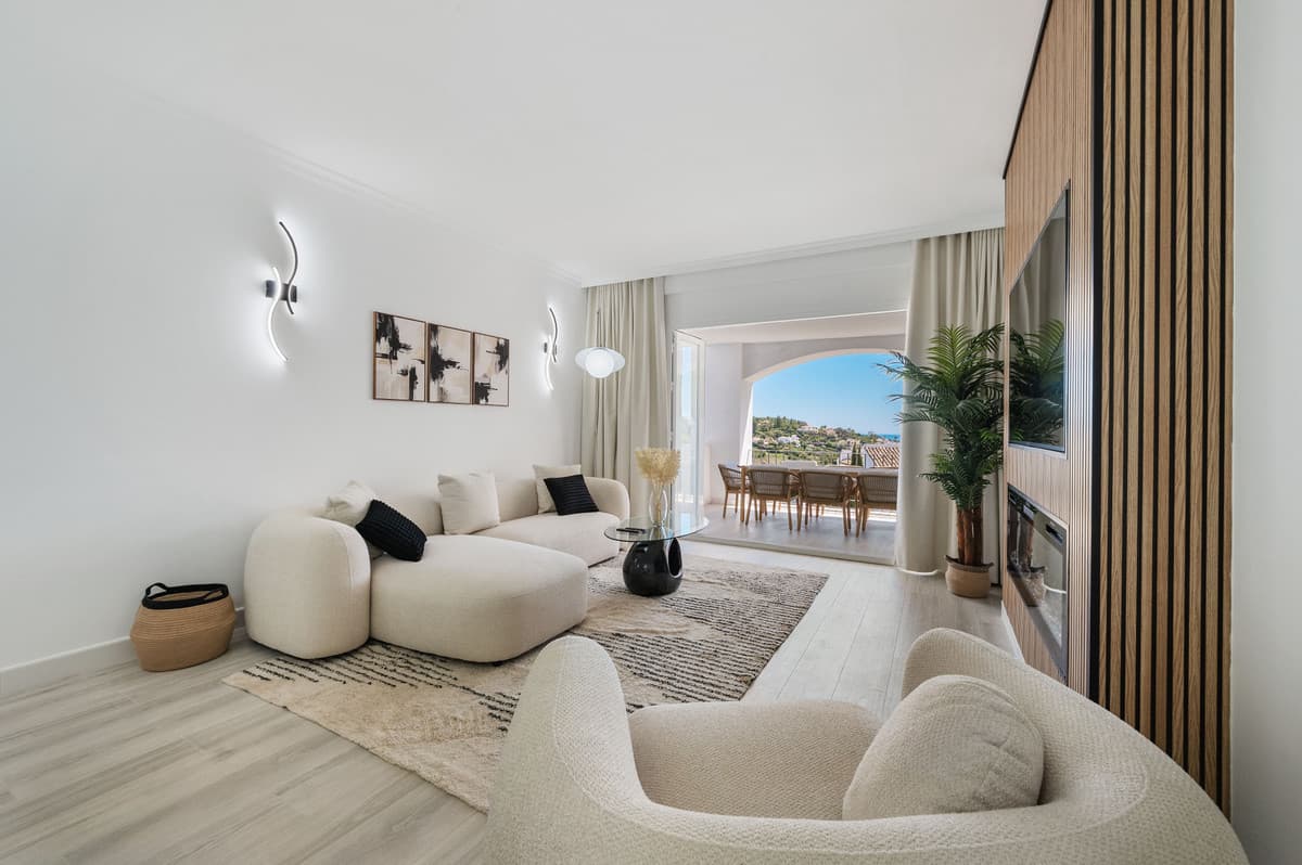 Middle Floor Apartment in Benahavís — photo 4 of 10
