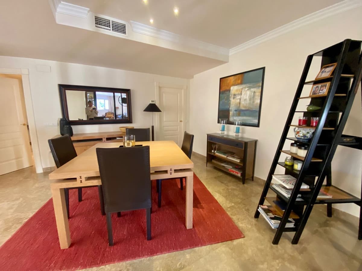 Middle Floor Apartment in The Golden Mile — photo 10 of 10