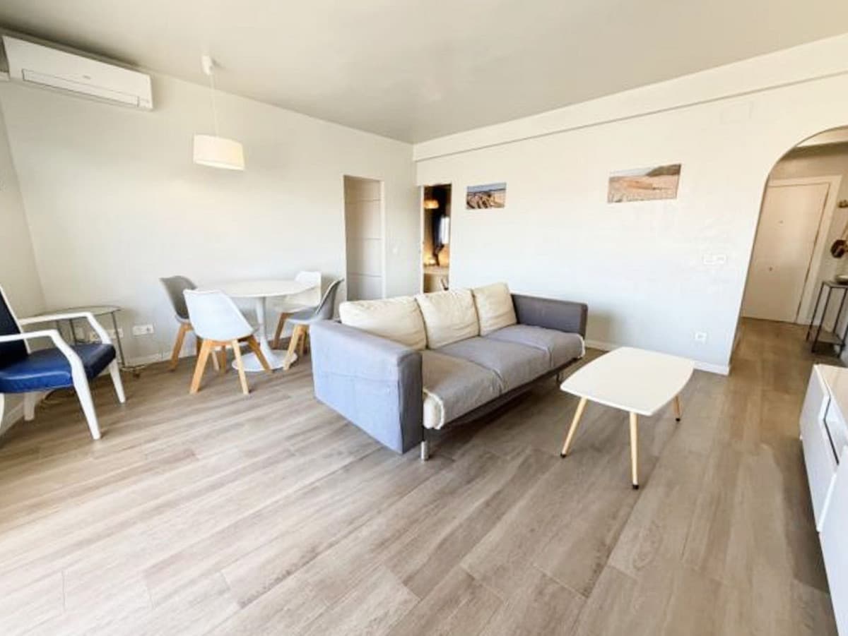 Middle Floor Apartment in Marbella — photo 3 of 10