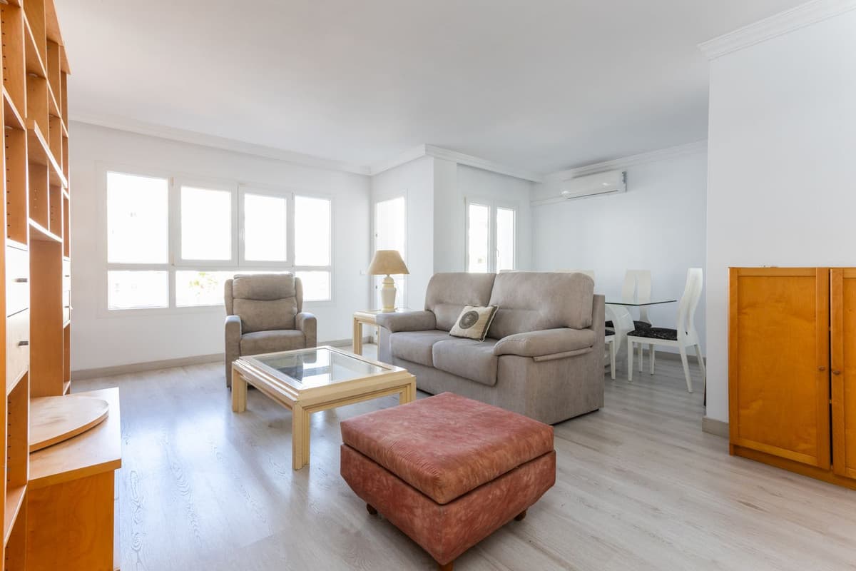 Middle Floor Apartment in La Campana — photo 3 of 10